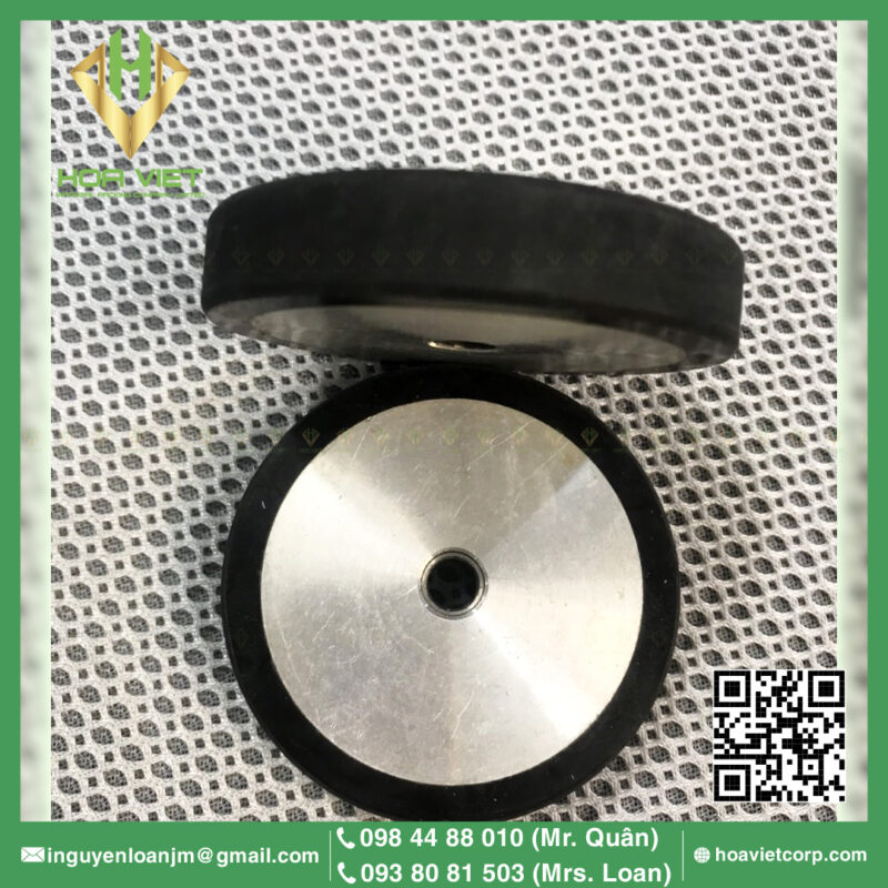 Trang chủ 26 Banh xe cao su den Mitsubishi 65x7 1