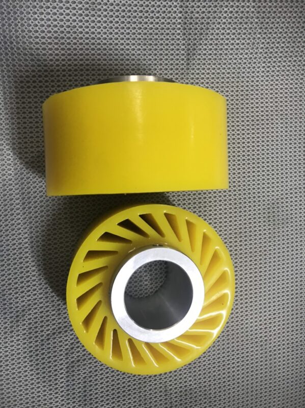 Trang chủ 26 Banh xe cao su vang 130x60