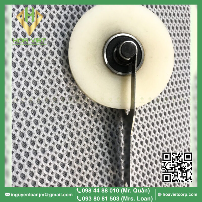 Banh xe nhua trang co truc DK 60